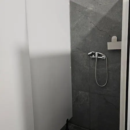 TomTom Hostel-2